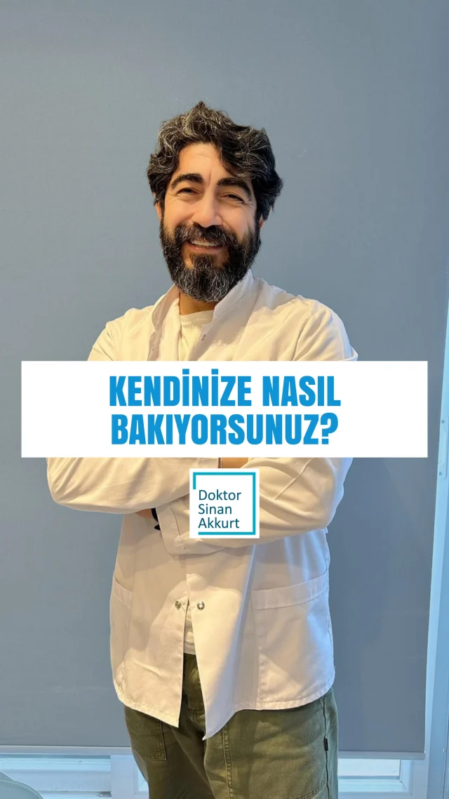 Dr. Sinan Akkurt’a sorduk: “Siz bir doktorsunuz ama siz de hasta oluyorsunuz. Kendinize nasıl bakıyorsunuz?”
Onun için en önemli şey: Önlemek. Hastalıkları önlemek...
Onun bakış açısında sistem “hastalık” üzerine kurulu değil. Semptom varsa müdahale var, mantığında değil. 
“İleride hasta olmamak için ne yapmalıyım” mantığında. Fonksiyonel tıpta bu mantık var... 
İşte dikkat ettikleri:
✅ Öncelikle çok temiz beslenirim. 
✅ Haftada üç gün düzenli spor yaparım. 
✅ Uykuma çok dikkat ederim. 
✅ Vitamin-mineral takviyelerimi düzenli alırım. 
✅ Gün içinde nefes egzersizi yaparım.
#DoktorunuzdanNotlar